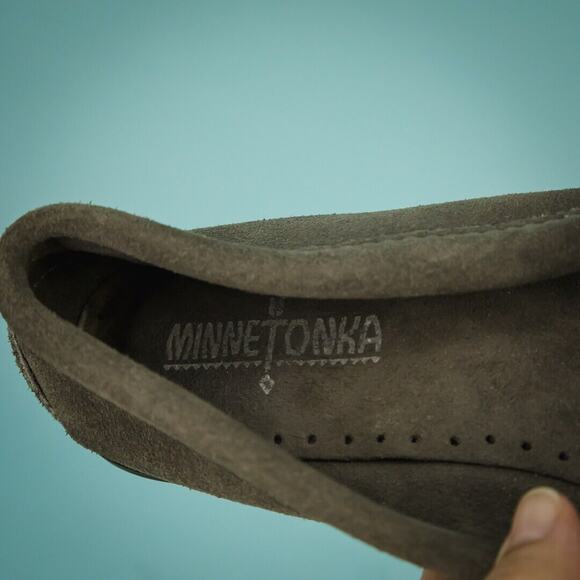 Minnetonka Size 8 Kitty Hardsole Moc Gray Slip On Tassel Fringe Toe Shoes Flats - Picture 3 of 5